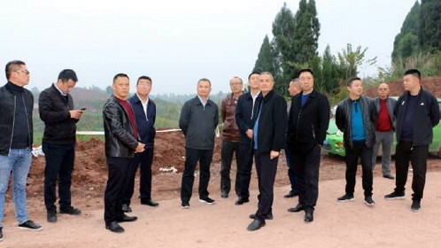 內(nèi)江市政府副市長曾云忠專題調(diào)研市級交通重點項目.jpg