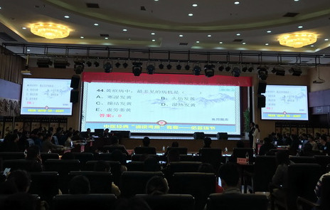 答題現(xiàn)場圖二.JPG