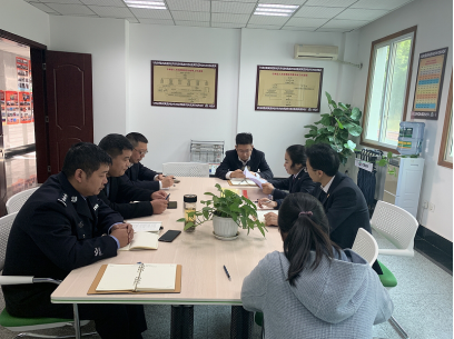 檢察信息第二百一十九期--中共石棉縣人民檢察院第一黨支部召開“解放思想、擔(dān)當(dāng)作為”大討論專題黨員大會102.png