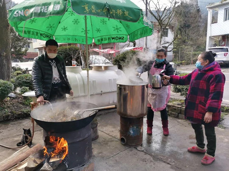 熱氣騰騰的“大鍋湯”.jpg