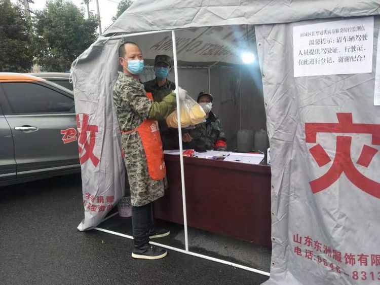 草壩鎮(zhèn)愛心群眾.jpg