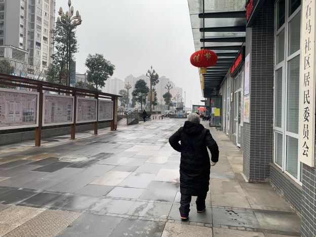 青江街道石馬社區(qū)捐款不留名的老人.jpg