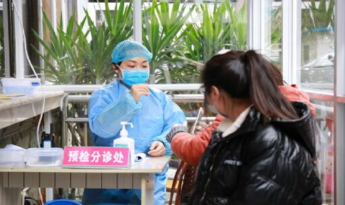 堅守檢測崗位.jpg
