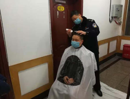 戰(zhàn)疫故事︱趙二哥理發(fā)師，你真的很帥！