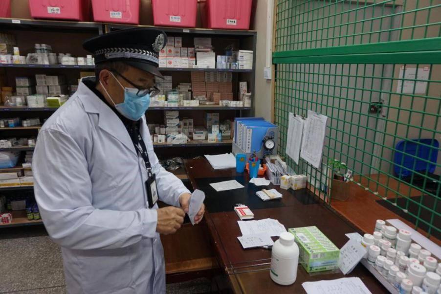 戰(zhàn)疫一線，有位帶著“雙J管”的“防控先鋒”