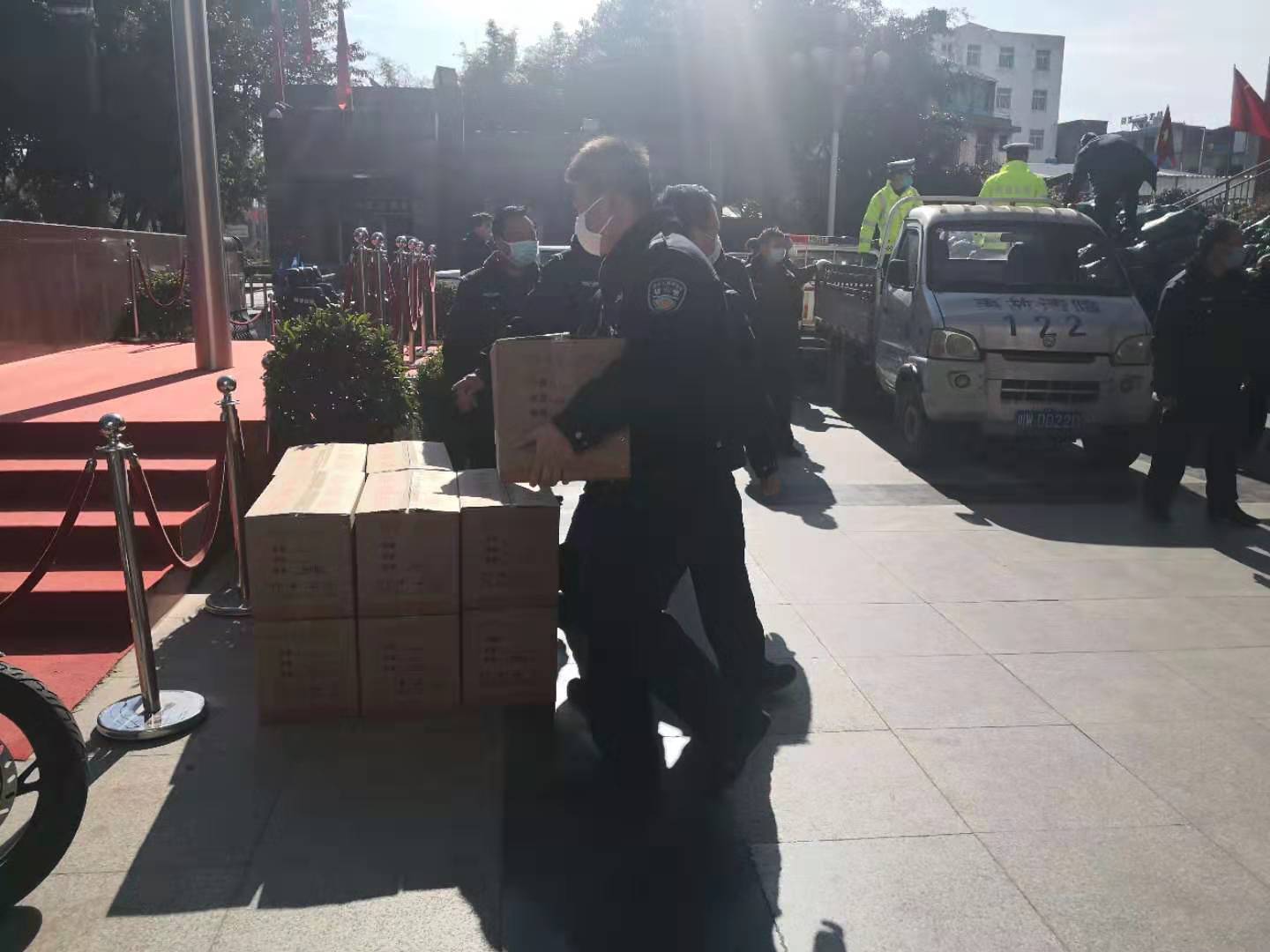 西昌市戒毒一所接受樟木箐鄉(xiāng)捐贈的食材