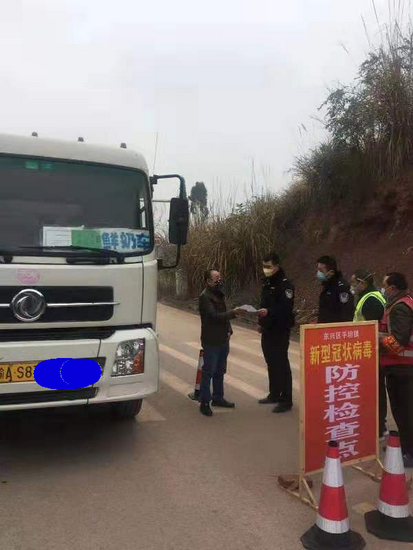 關(guān)卡點(diǎn)過往車輛嚴(yán)格登記、查看證件.png