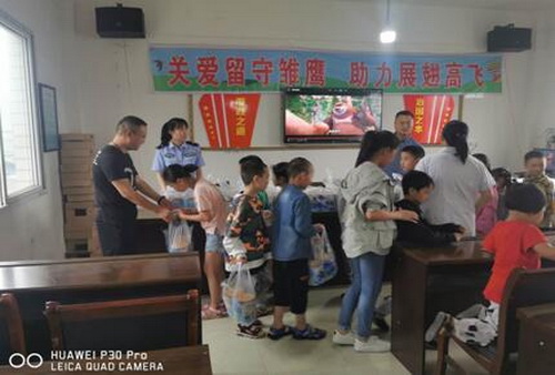 資中衛(wèi)健關(guān)愛留守兒童.jpg