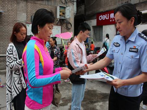 威遠(yuǎn)交警校園宣傳.jpg