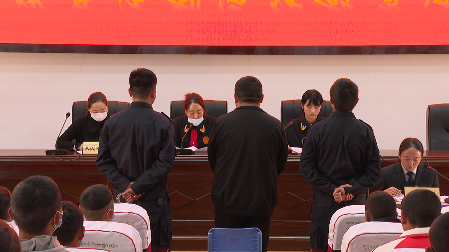 模擬法庭中傳喚被告人.png