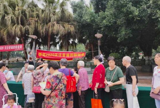 隆昌二醫(yī)院愛眼日活動.jpg