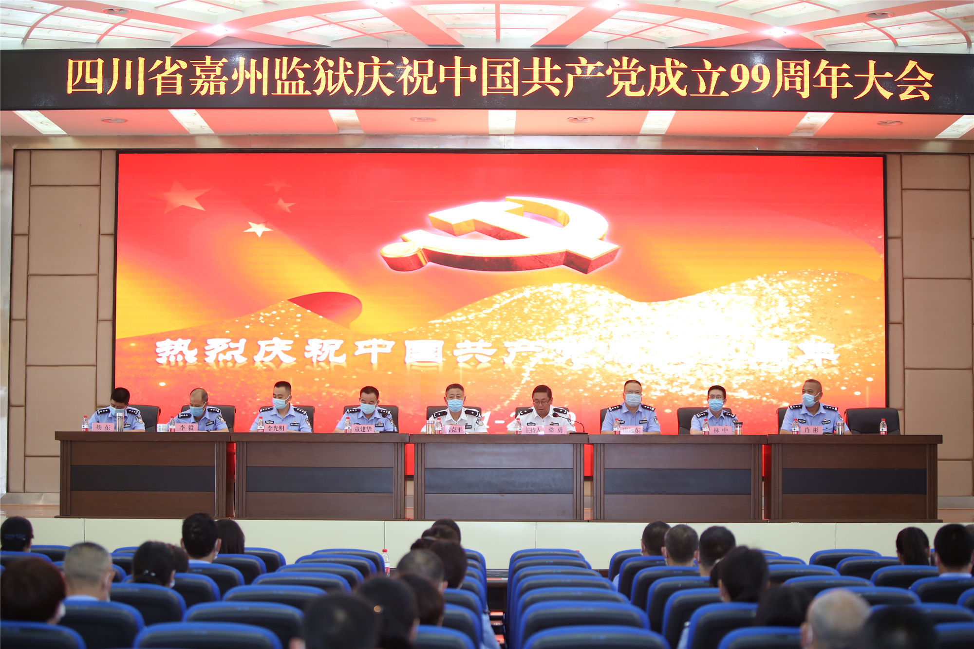 紅！青春燃燒，信仰激昂