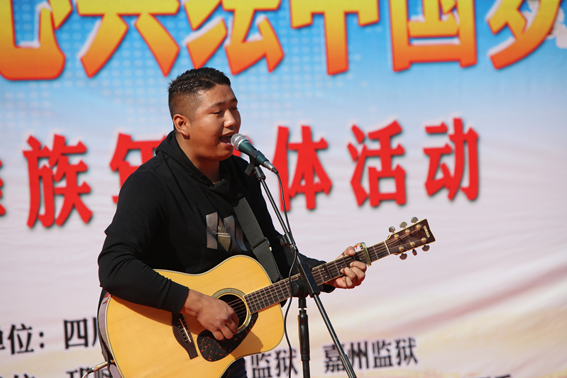 歡聲笑語，他們都經(jīng)歷了什么？