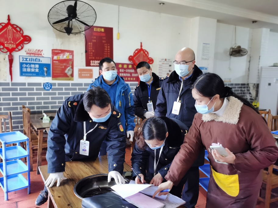 檢查餐飲單位存在的問題，責(zé)令及時(shí)整改_resized_20210201_085233087 (1).jpg