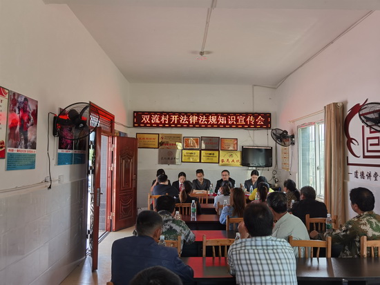 送法進(jìn)鄉(xiāng)村1.jpg