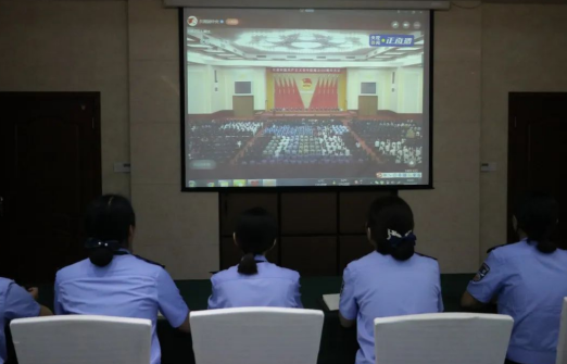 四川省宜賓監(jiān)獄青年民警熱議建團(tuán)100周年大會(huì)盛況……