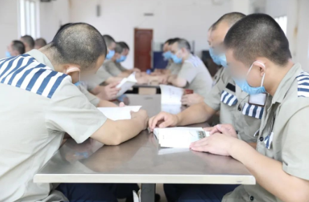 教育塑新魂，感恩奔新生