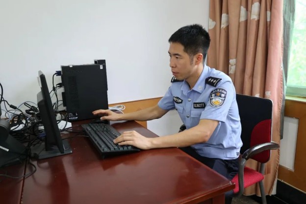 艱難顯勇毅，篤行現(xiàn)初心