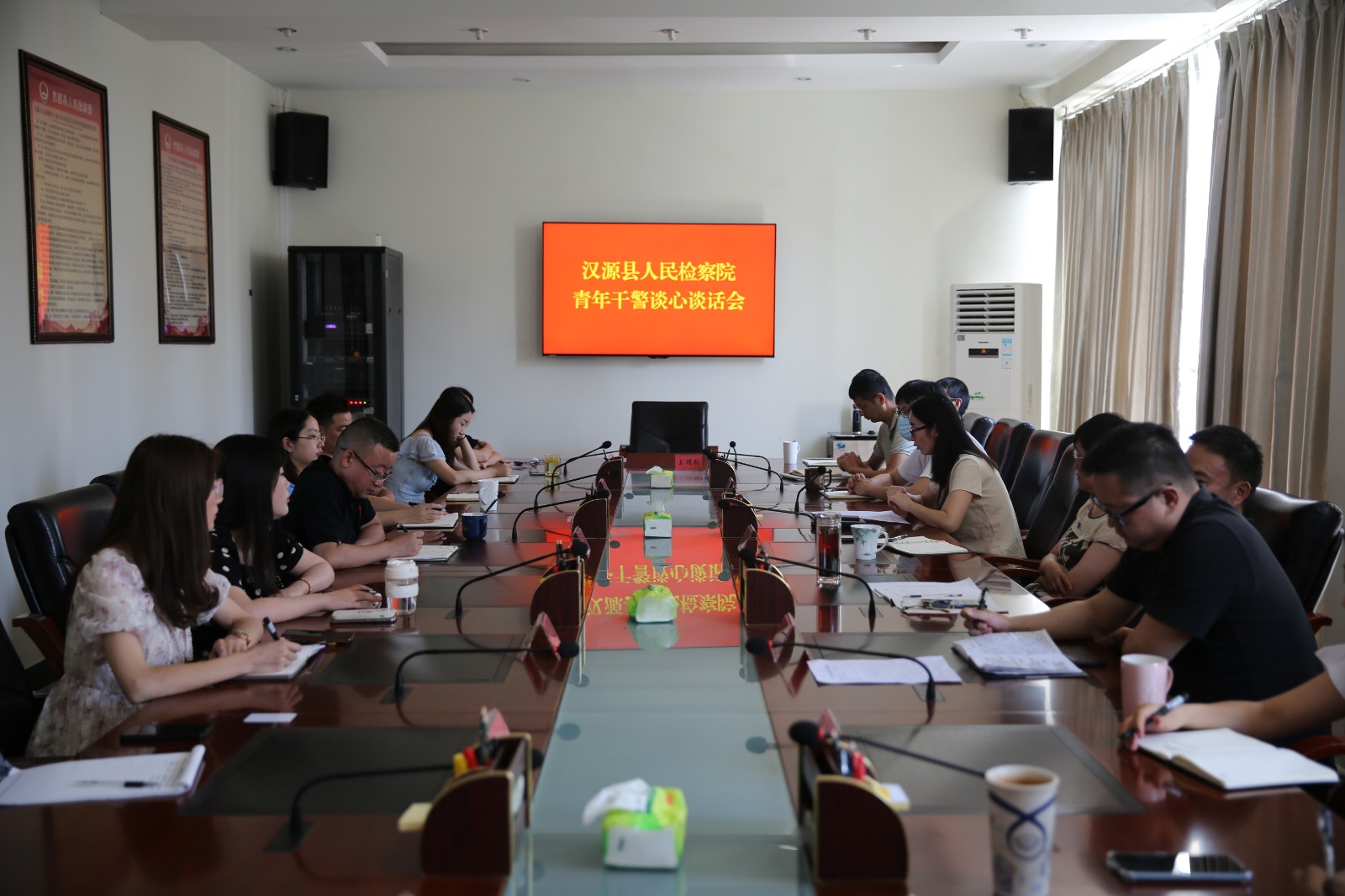 青年干警談心談話.JPG