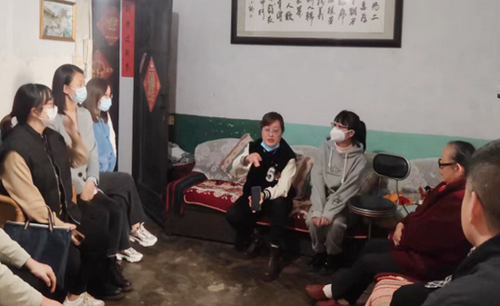 關(guān)愛一老一小.png