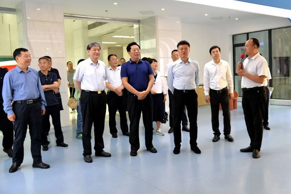 川渝人大常委會檢查組到重慶市榮昌區(qū)協(xié)同開展優(yōu)化營商環(huán)境條例執(zhí)法檢查.jpg