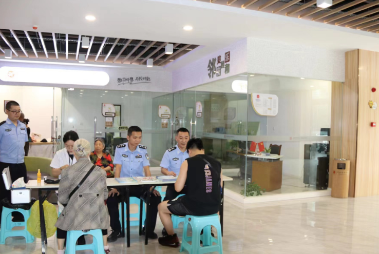 眉山市拘留所:法治宣傳進社區(qū)，心理服務(wù)暖人心