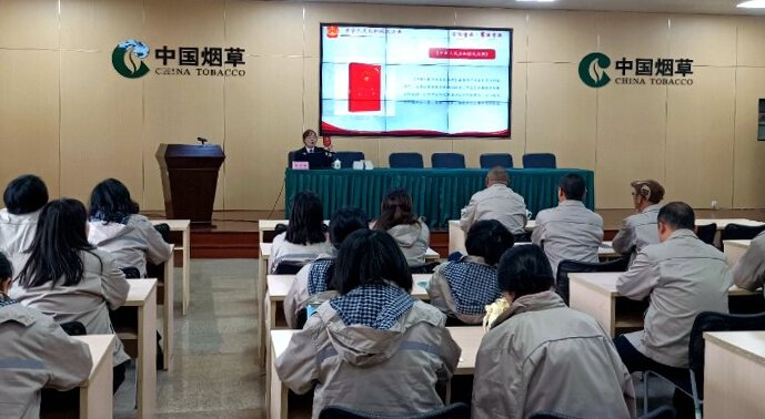 法官開展以案普法釋法講座.jpg
