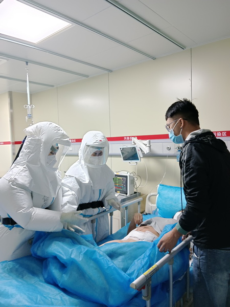 協(xié)助感染科做好臨床救治工作.jpg