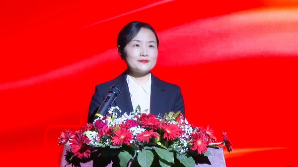 李麗.jpg